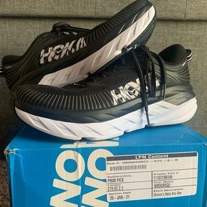 Hoka Bondi’s Women’s Size 8